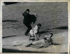 1944 Press Photo Hersch Martin of the Yankees, Rick Ferrell of Washington
