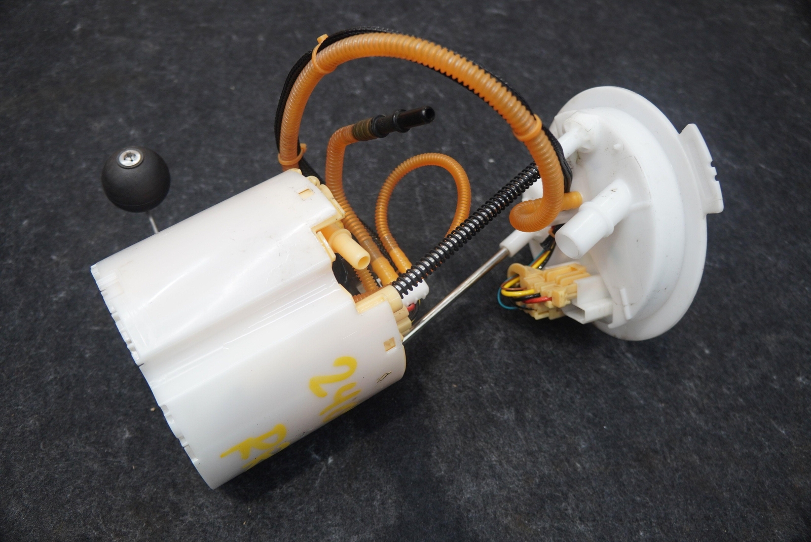 Gasoline Gas Fuel Tank Pump Sender 675002220 OEM Maserati Grecale 2023
