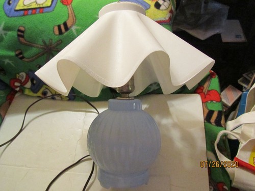 Vintage Blue Glass End Table Lamp w/Plastic Shade It Works - Picture 4 of 11