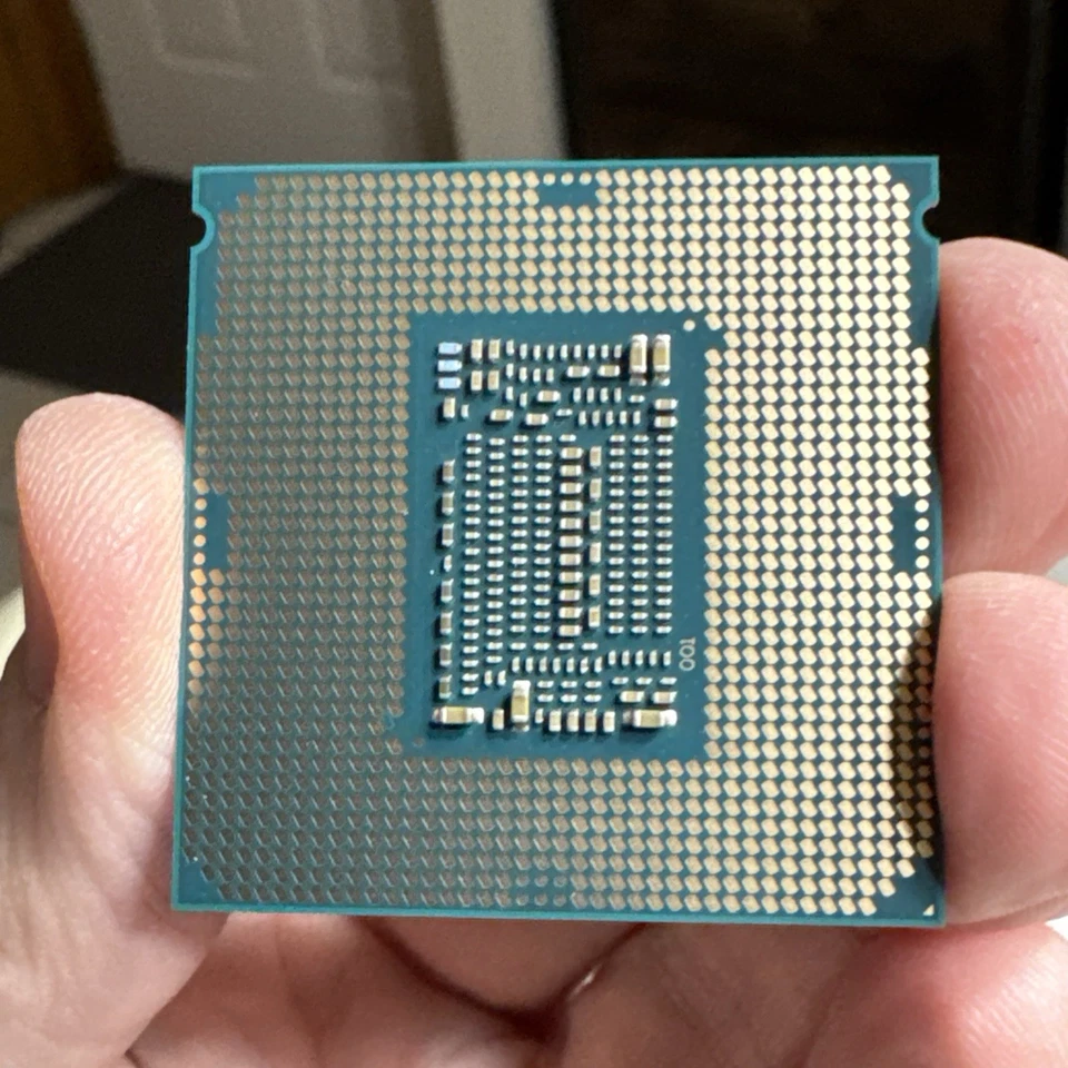 Procesador Intel Core i7-8700K (3,7 GHz, 6 núcleos, LGA 1151) - SR3QR Foto 3 de 4