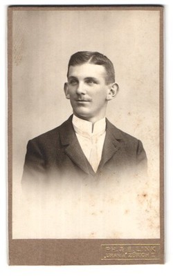 Fotografie Ph. & E. Link, Zürich, Portrait junger Herr im Anzug mit Krawatte 