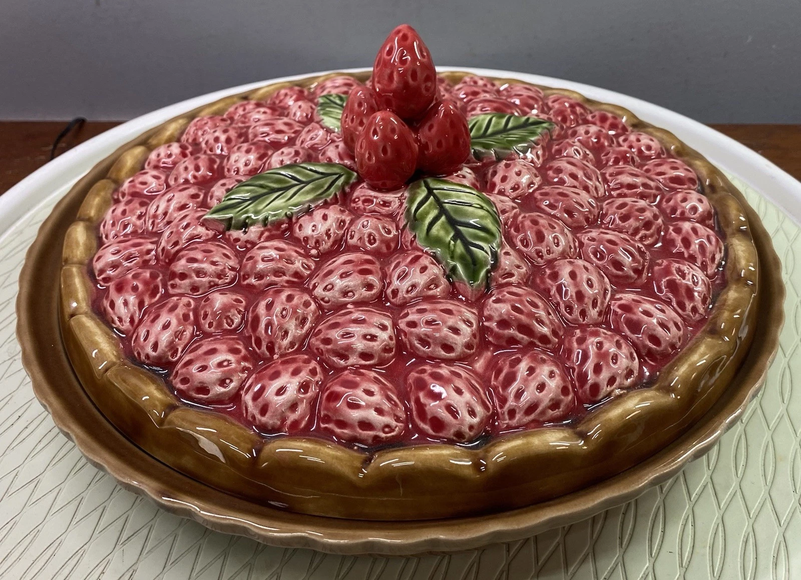 Silea Majolica Vtg. Strawberries Fruit Pie Keeper Pie Dish W/lid Portugal EUC
Opens in a new window
