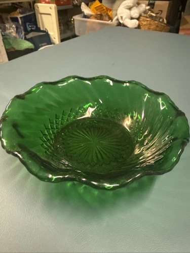 Vintage Anchor Hocking Emerald Green Ruffled 6.5" BOWL
