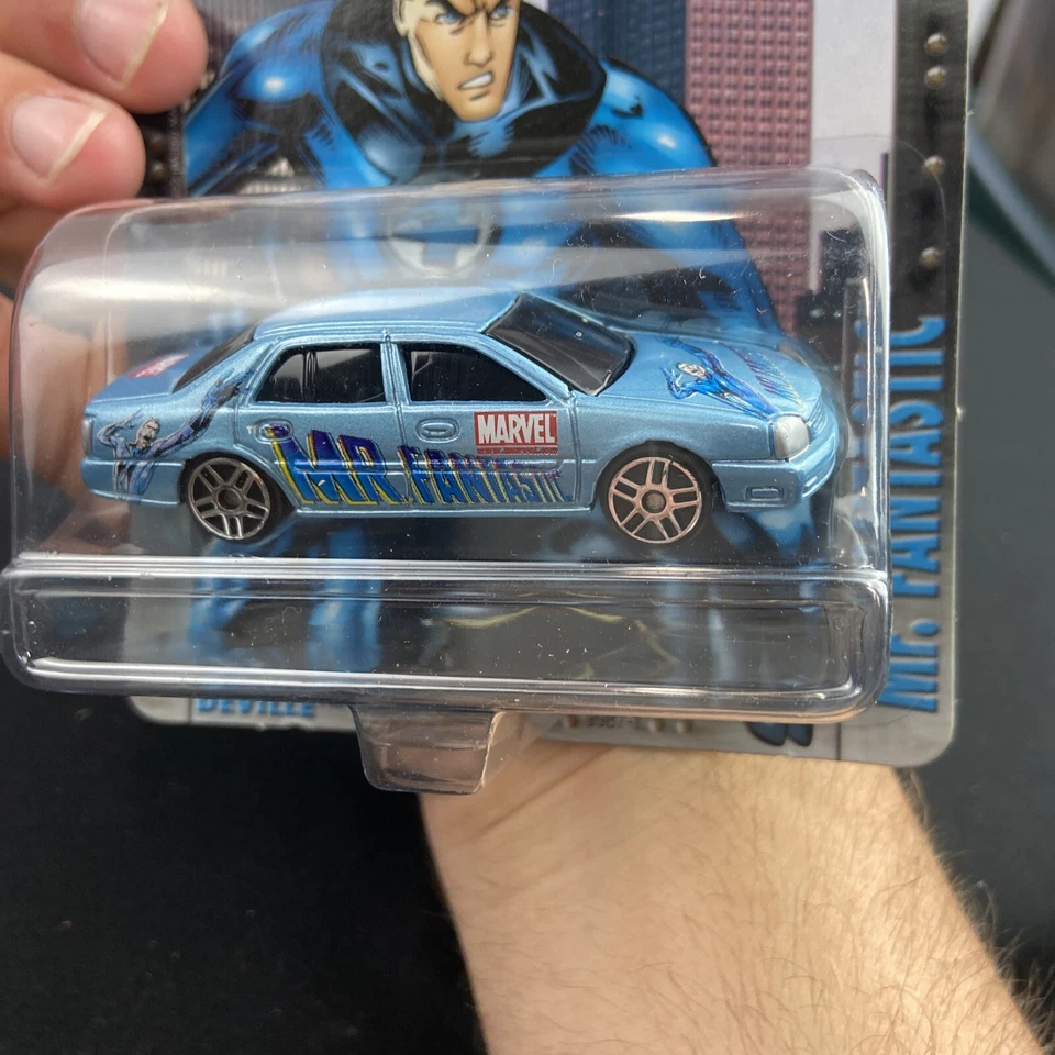 Maisto Ultimate Marvel Mr Fantastic Cadillac Deville DTS 1/64 Diecast #16 de 25  Foto 4 de 4