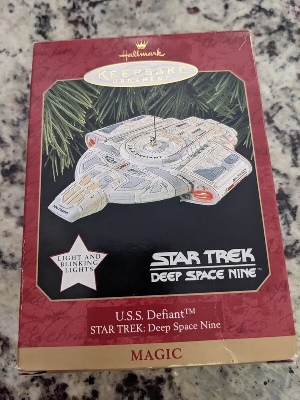 Hallmark Ornament Star Trek USS Defiant Deep Space Nine 1997