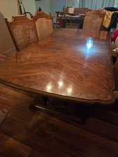 Formal Dining Room Table w/ insert. 6 Chairs, 2 with arm rest. Great Condition