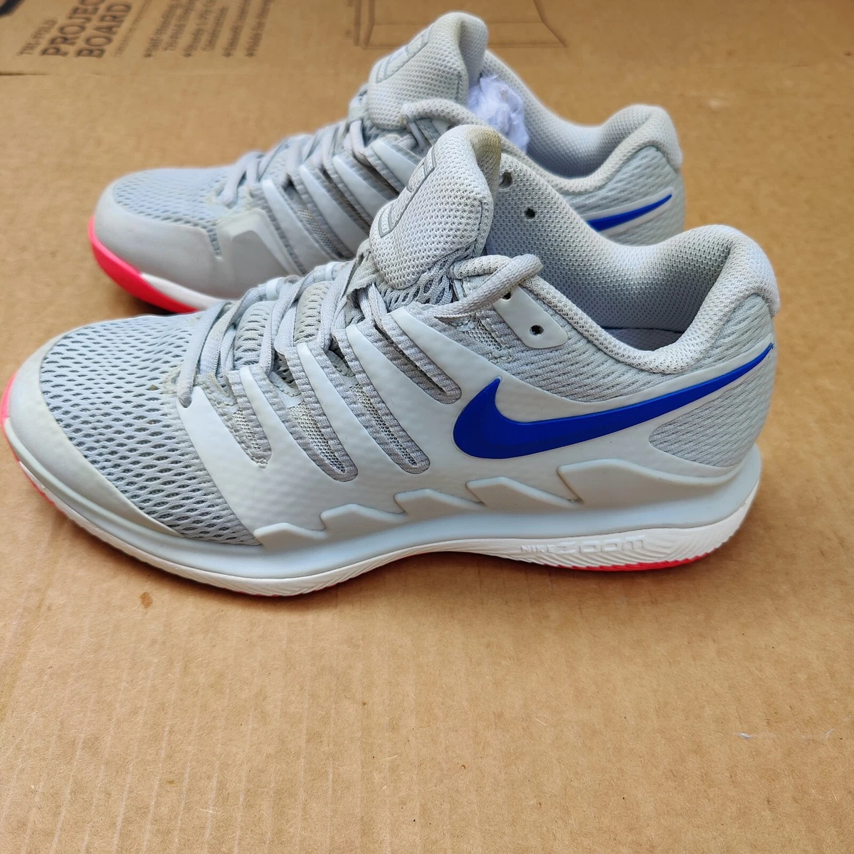 Gray nike tennis shoes womens sale