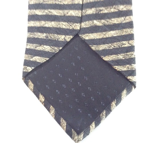 BUGATTI MENS TIE NECKTIE Italian Silk USA 4 in Black Gold Stripes - Picture 9 of 12