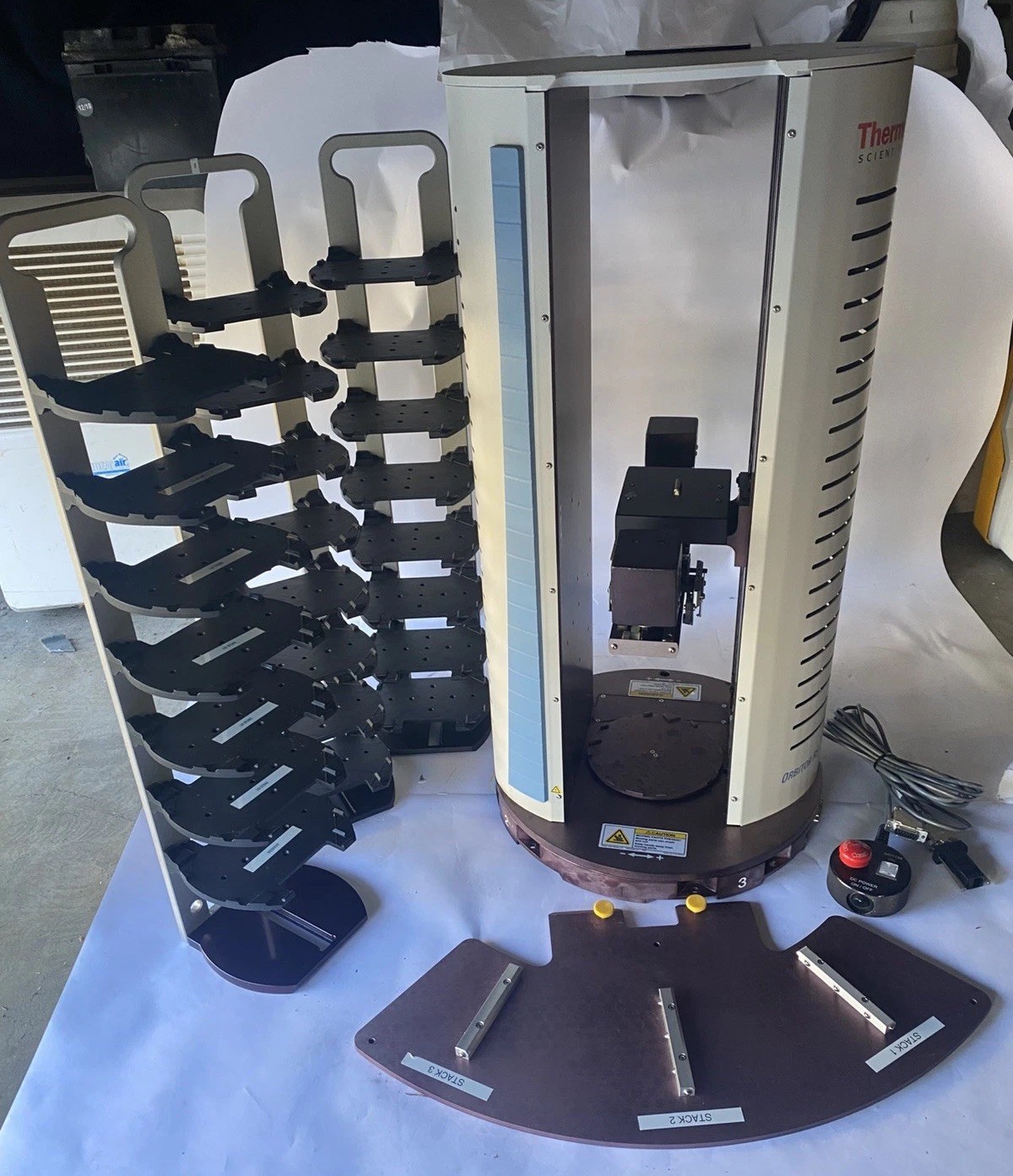 Thermo Scientific Orbiter RS2 Microplate  Mover 3 Racks & Motor Control Switch