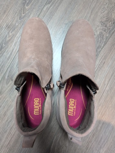 Munro Neko Bootie Almond Suede 9.5 M M612626 Zipper Both Sides SR1