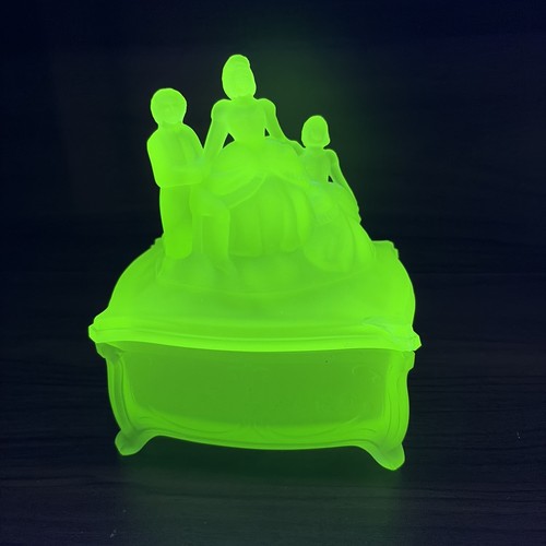 New Martinsville Martha Washington Green Satin Uranium Glass Powder Jar UV Glow