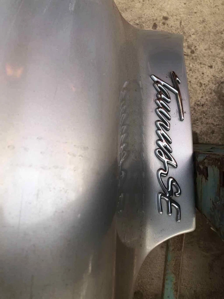 Cubierta de parachoques trasero Ford Taurus 1999 sedán código de pintura TS plateado escarcha metálico Foto 4 de 4