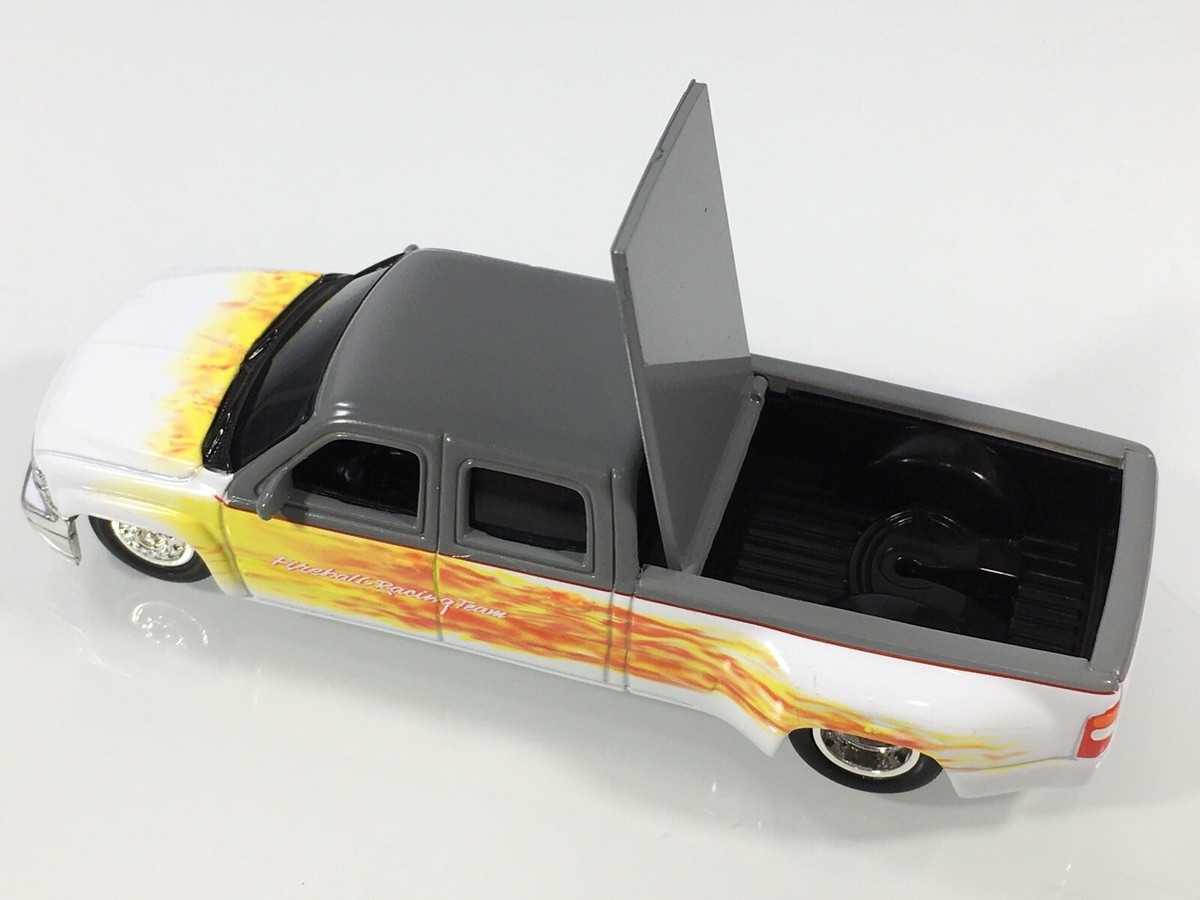 ホットウィール　CHEVY CREW CAB 2台 HOT WHEELS CHEVROLET CREW CAB | eBay