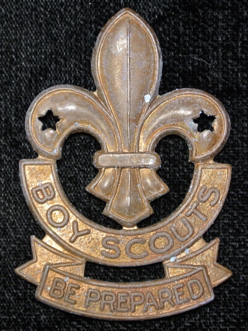 Vintage BOY SCOUTS BE PREPARED BADGE Montreal Scully Ltd. 33x48mm2