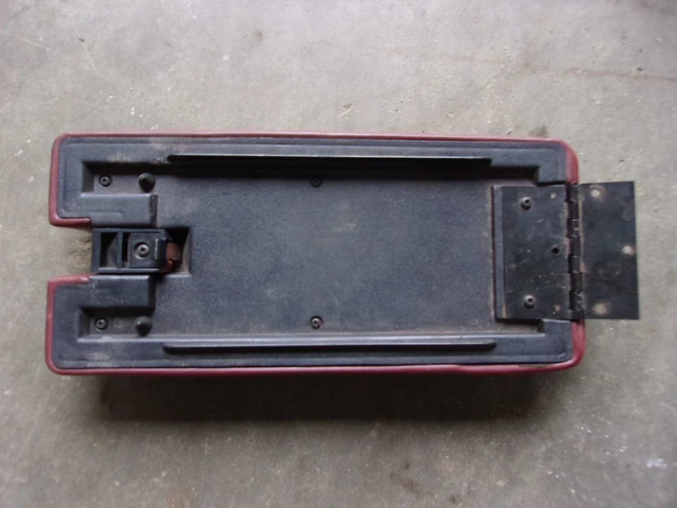 Jeep Cherokee XJ 1984 1985-1996 consola central reposabrazos tapa roja OEM Foto 4 de 4