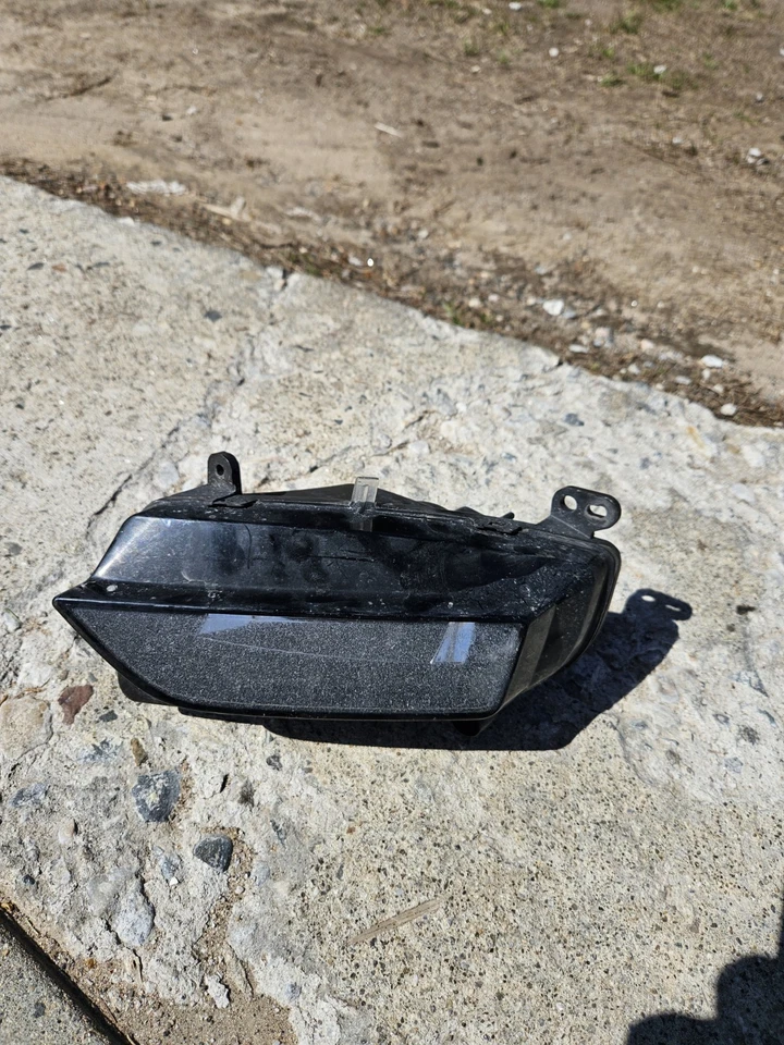 2013 audi s4 Driver's Side Fog Light - Image 2 of 2