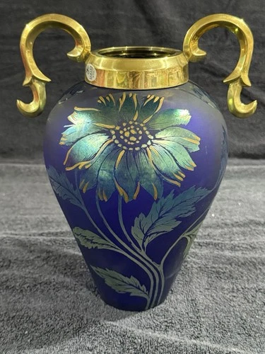 Fenton Art Glass Urn/Vase Purple By Martha Reynolds 842/1350