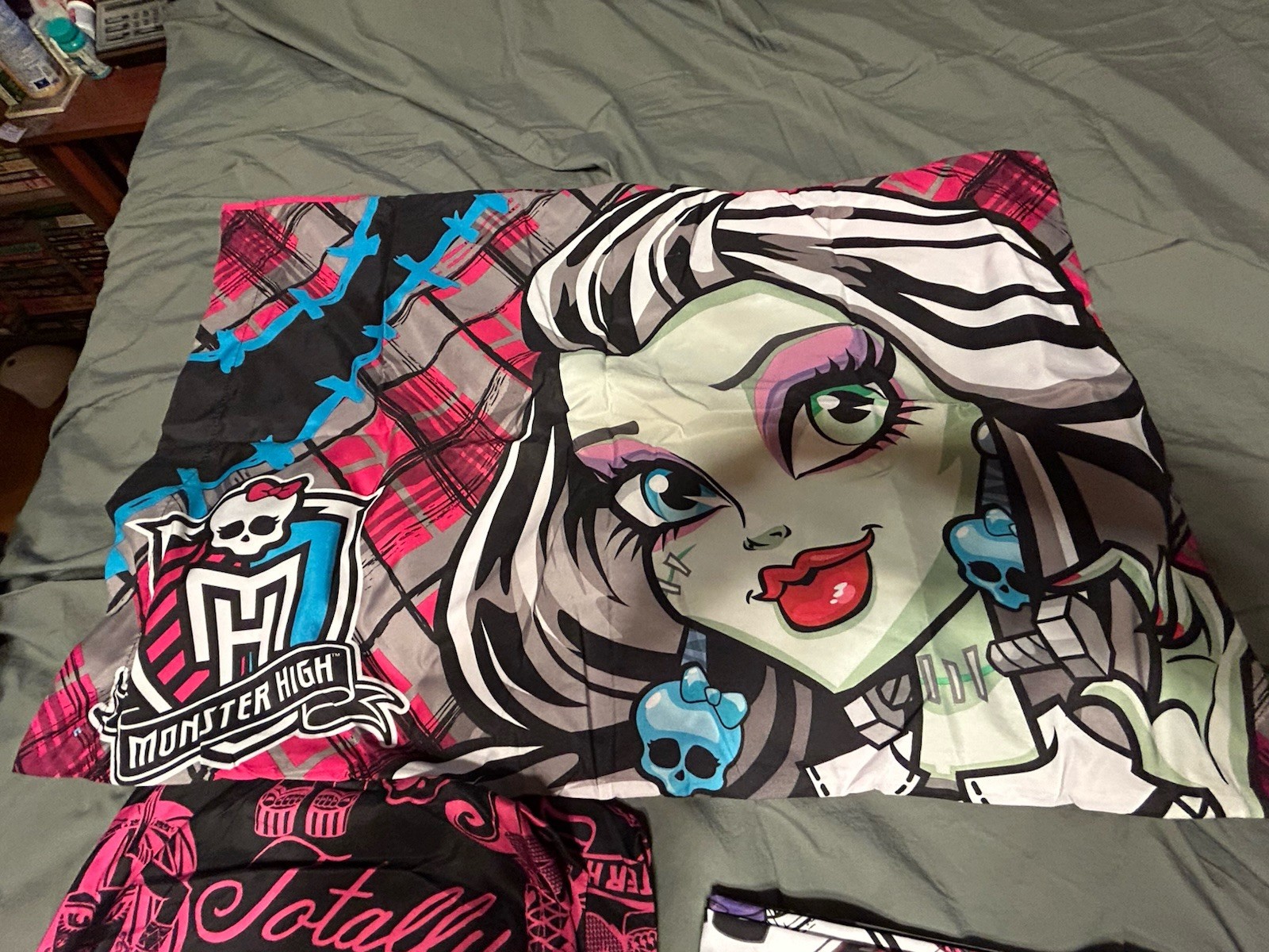 Monster High Twin Bedding Set (Sheet, Fitted Sheet, Pillow Case) (2014) (Mattel)