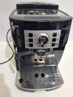 Máquina de café De'Longhi ECAM22.110.B Magnifica S grano a taza 0245