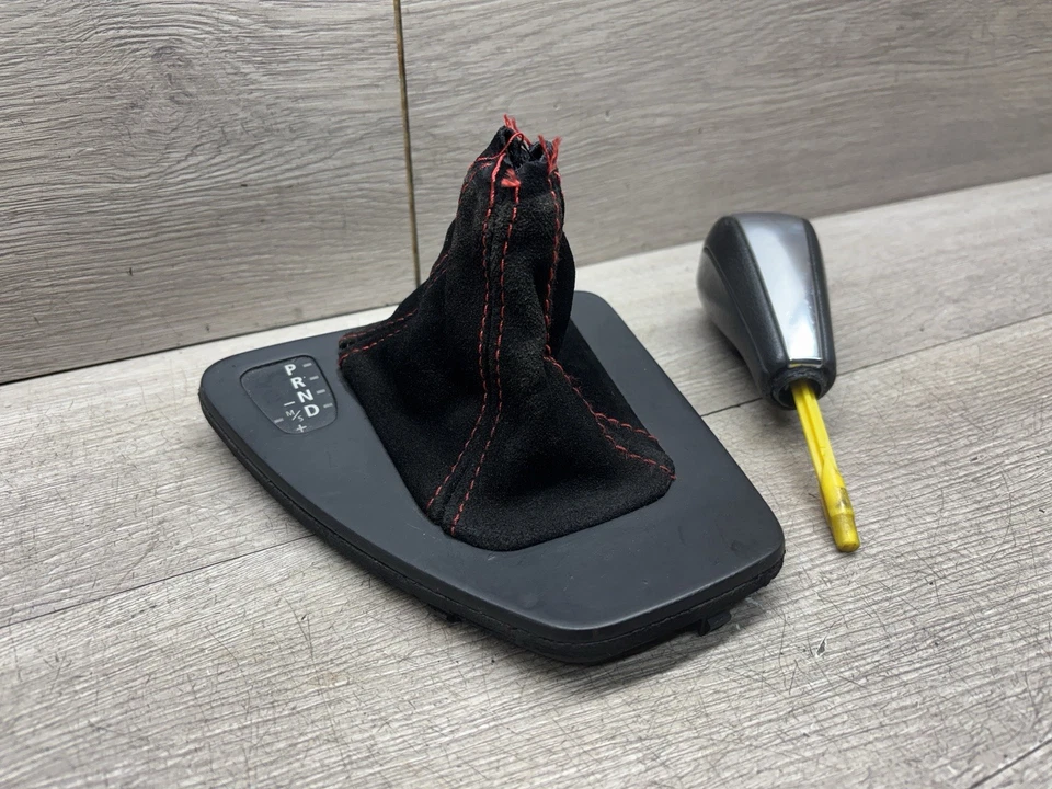 2008 BMW E90 335xi ponto vermelho seletor de engrenagem automático botão de guarnição e acabamento fabricante de equipamento original - Imagem 2 de 4