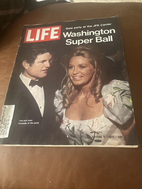 Life Magazine June 11 1971 Ted and Joan Kennedy at JFK Center Gala Party