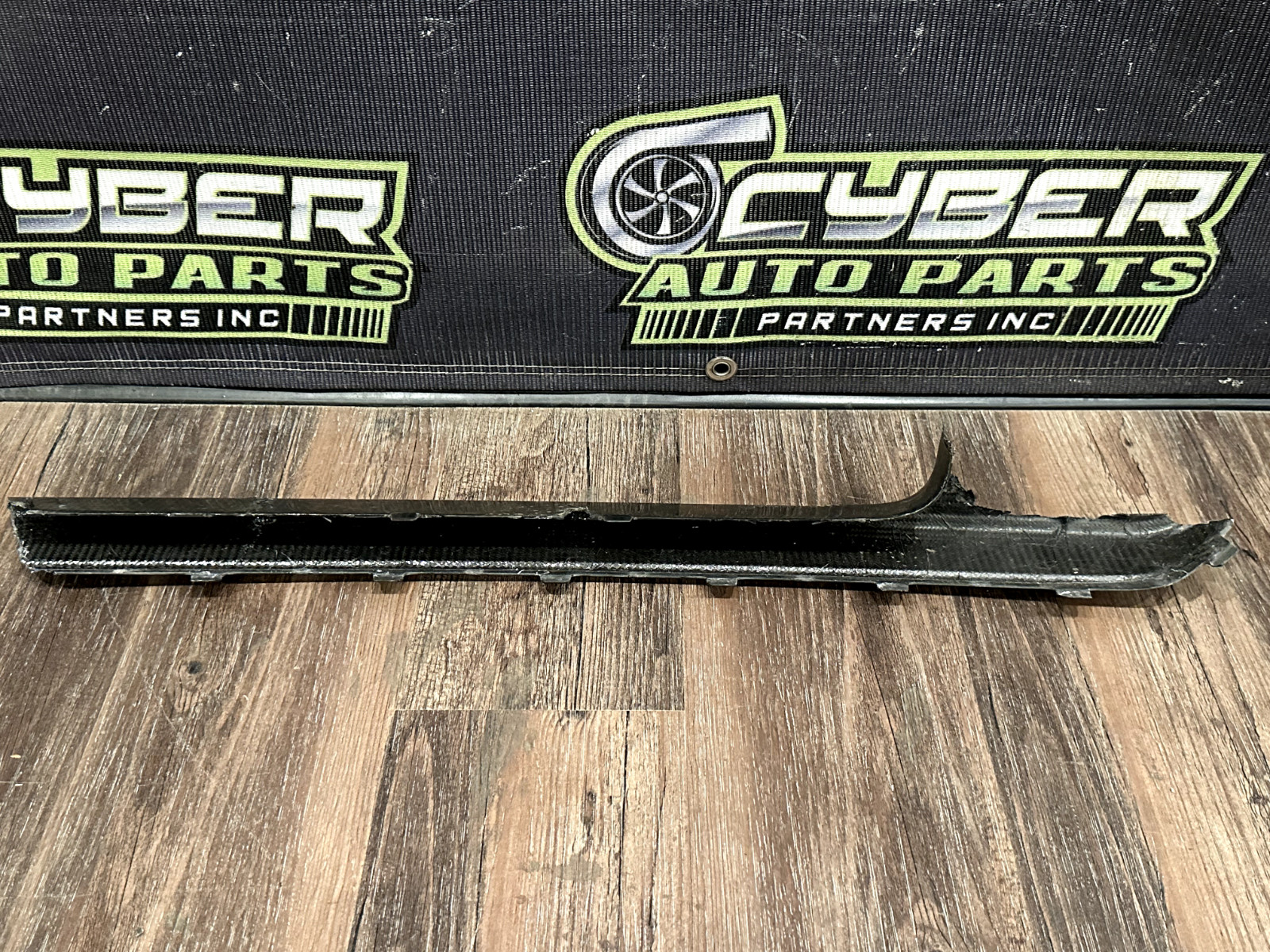 2017-2018 AUDI R8 PLUS REAR BUMPER CARBON FIBER DIFFUSER TRIM OEM *DAMAGED/READ*