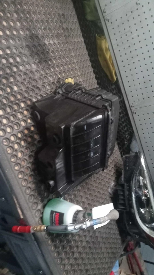 Used Air Cleaner Assembly fits: 2018 Volkswagen Atlas 3.6 Grade B Foto 2 de 4