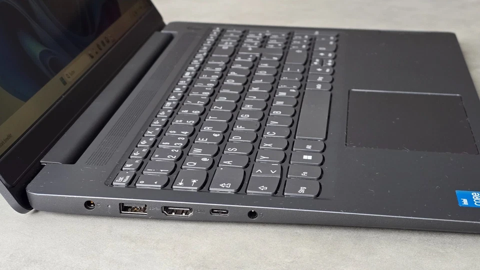 Neuwertiger  Medion Laptop 15,6 Zoll Windows 11 von Okt. 2024 - Bild 4 von 4