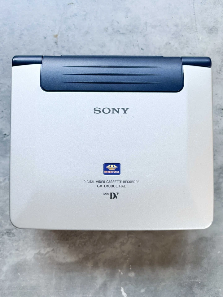 Sony GV-D1000E PAL Portable Digital MiniDV Tape Recorder Player Deck & Zubehör - Bild 2 von 4