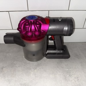 Dyson V7 Hauptteil & Eimer & Akku, braucht neuen Akku