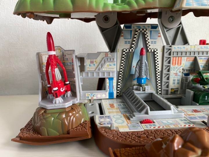 サンダーバード。ミニトレイシーランド。 THUNDERBIRD Power Tech Tracy Island Secret Base Electronic