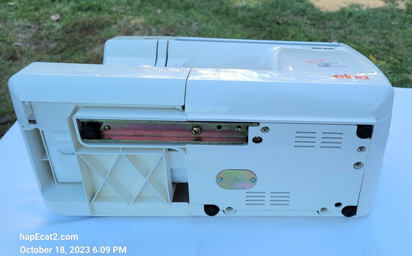 Elna Quilter's Dream 0238461 6003Q Sewing Machine W/Pedal Cover Taiwan