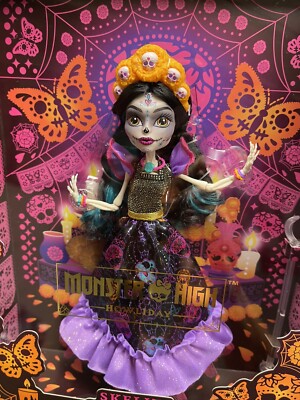 MONSTER HIGH HOWLIDAY SKELITA CALAVERAS DIA DE MUERTOS IN HAND