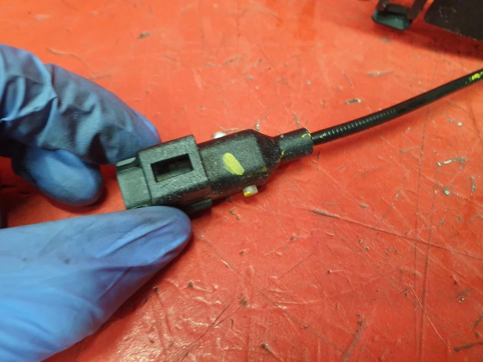 MOZZO JAGUAR TIPO F LATO PASSEGGERO POSTERIORE VICINO LH 20235.0L BENZINA - Immagine 3 di 4