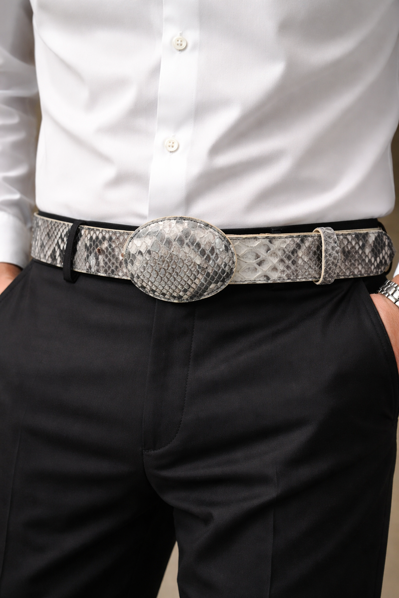 鈴*様 超希少 FUGA Python leather Studs belt v 鈴*様 超希少 FUGA Python leather Studs belt v Empyre Python Stud