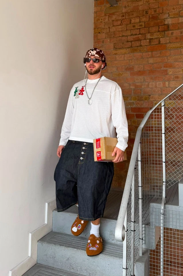 STREETWEAR AND £1 STARTS