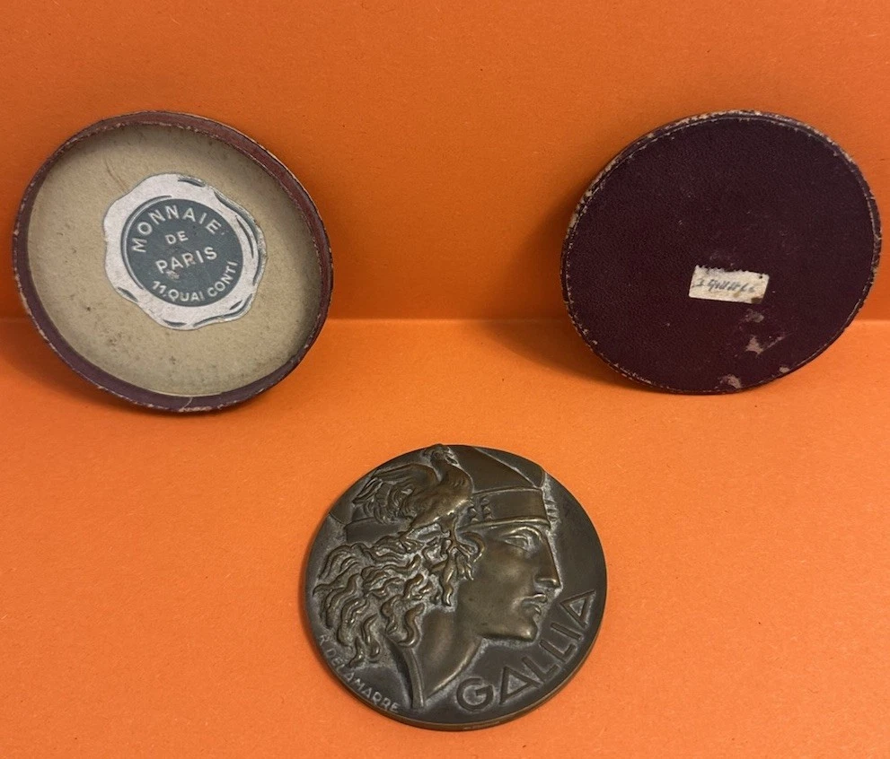 Médaille Gallia En Bronze Gravé Par R. Delamarre