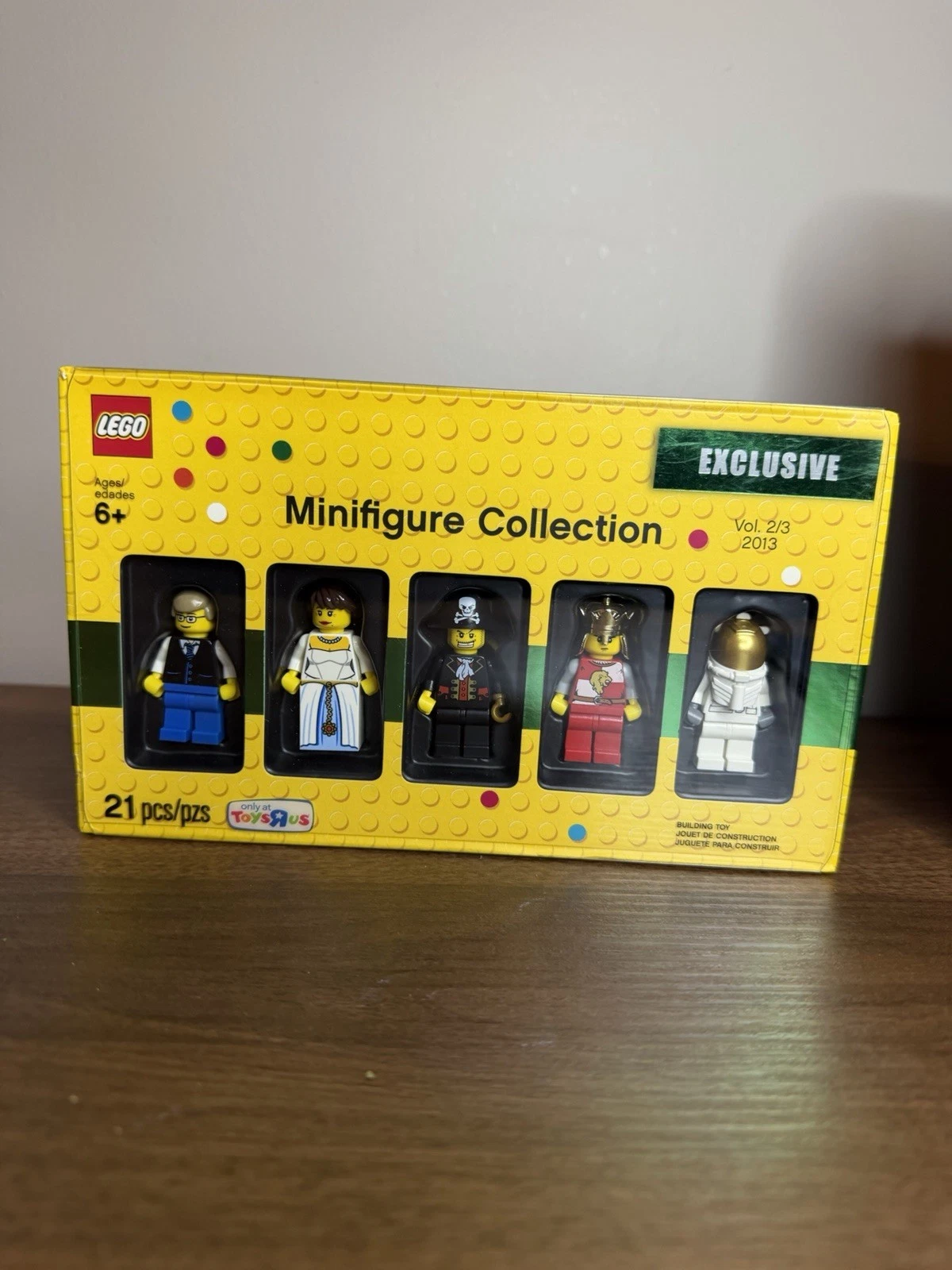 Lego 2013 Bricktober Exclusive Mini Figure Set 2/3 RARE Mint Box