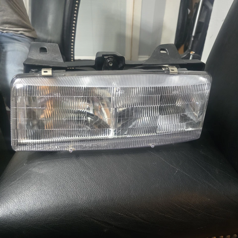 Headlight for 1990-1993 Chevrolet Lumina APV Left Side GM2502132 - Image 2 of 4