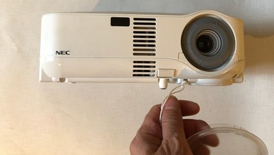 NEC Mobiler Projektor/Beamer VT590 : gebraucht, TOP-Zustand !