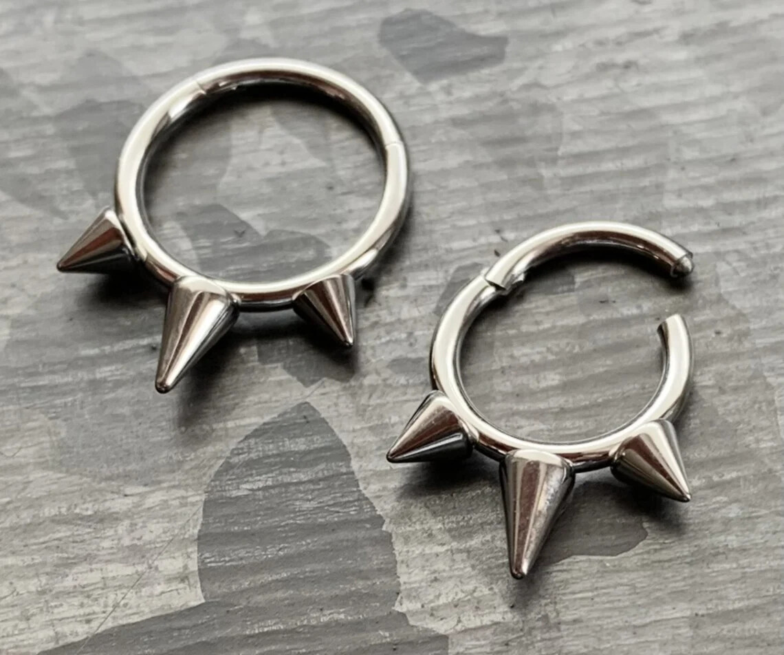 1pc Solid Titanium Three Spikes Hinged Segment Ring Helix