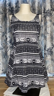 Black & White A-Line Dress Juniors Sz 8 H&M Divided Abstract
