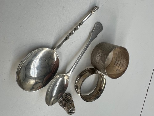 (Z) OLD HALLMARKED SILVER SPOONS, NAPKIN RINGS & THIMBLE - SCRAP / RESALE 84.4g