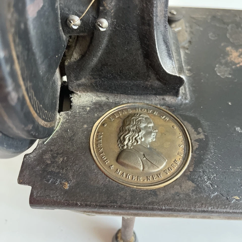Ancienne machine à coudre Élias Howe - Photo 4/4