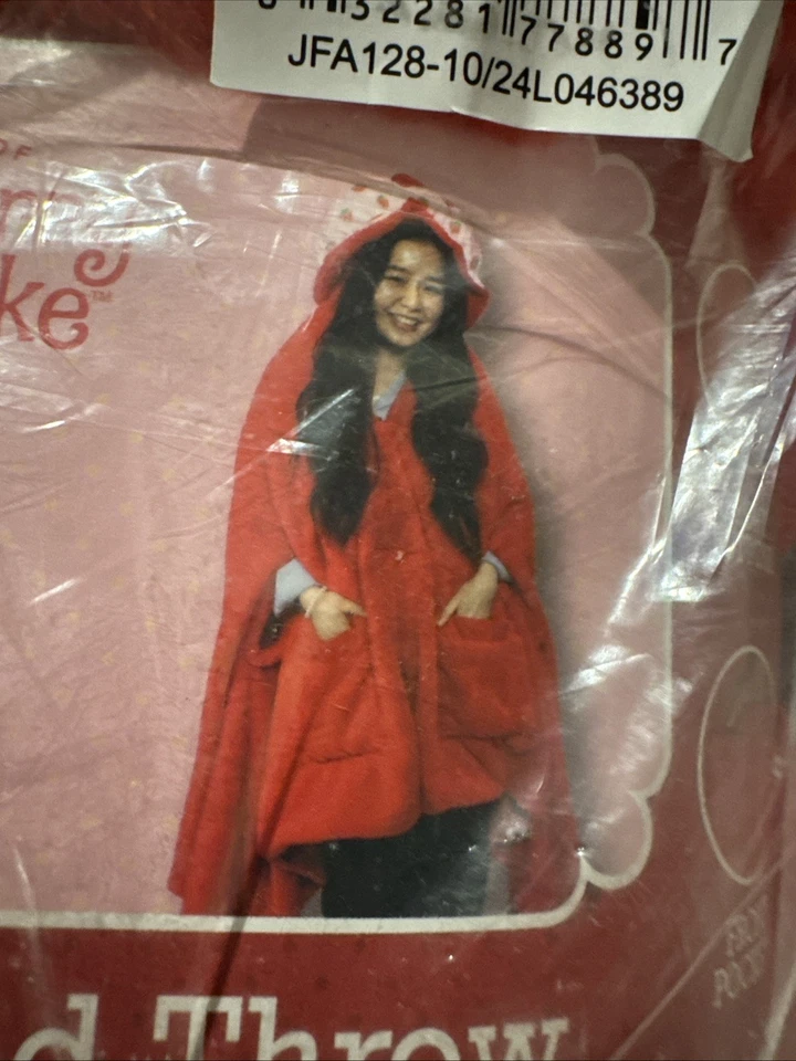 Manta de viaje Strawberry Shortcake suave de felpa con capucha 43”x81” Navidad Foto 2 de 3