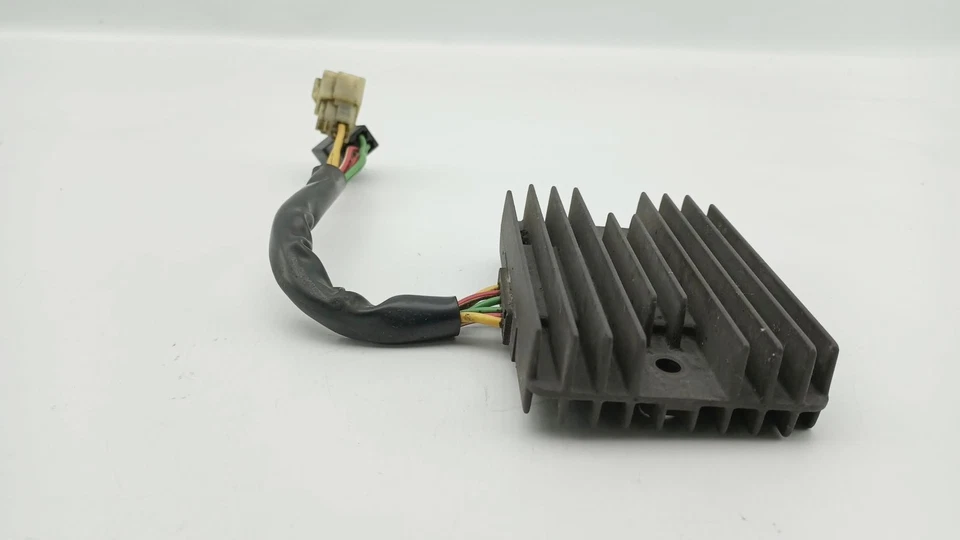 Régulateur MOTO GUZZI 1100 V11 LE MANS 2003 à 2004 - Photo 3/4