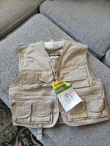 Remington Multi-Pocket Hunting Fishing Tan Khaki Full Zip Vest MENS SIZE LARGE
