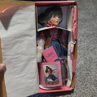 Paradise Galleries Martha Country Darlings Treasury Musical Porcelain Doll 16in