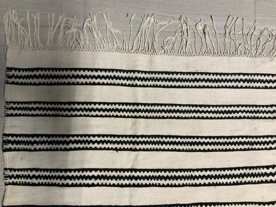 Alfombra bereber hecha a mano - Alfombra de lana argelina vintage - Rayas blancas y negras Foto 3 de 4