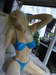 Nackt bikini frau sexy im Tanga Bilder